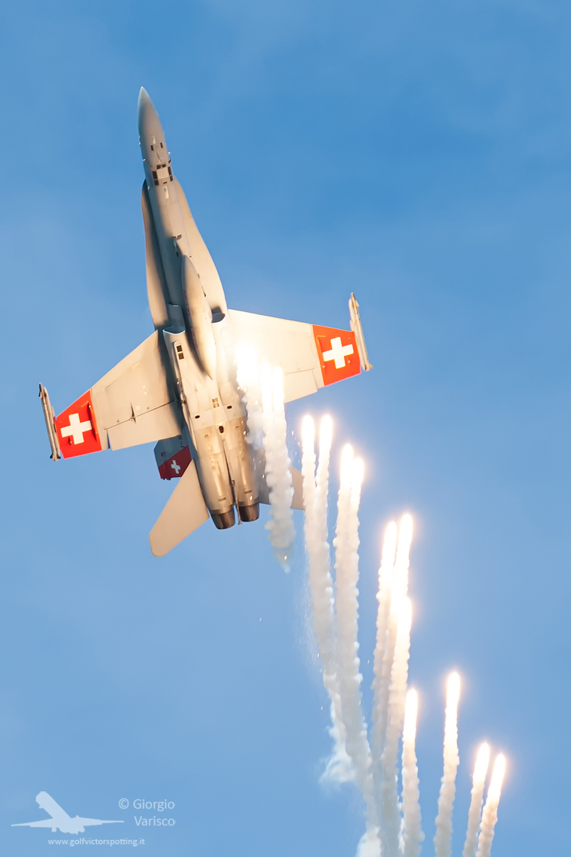A Swiss Air Force F-18 Hornet demonstrating its anti-heatseaking missile defenses. (photo by Giorgio Varisco)