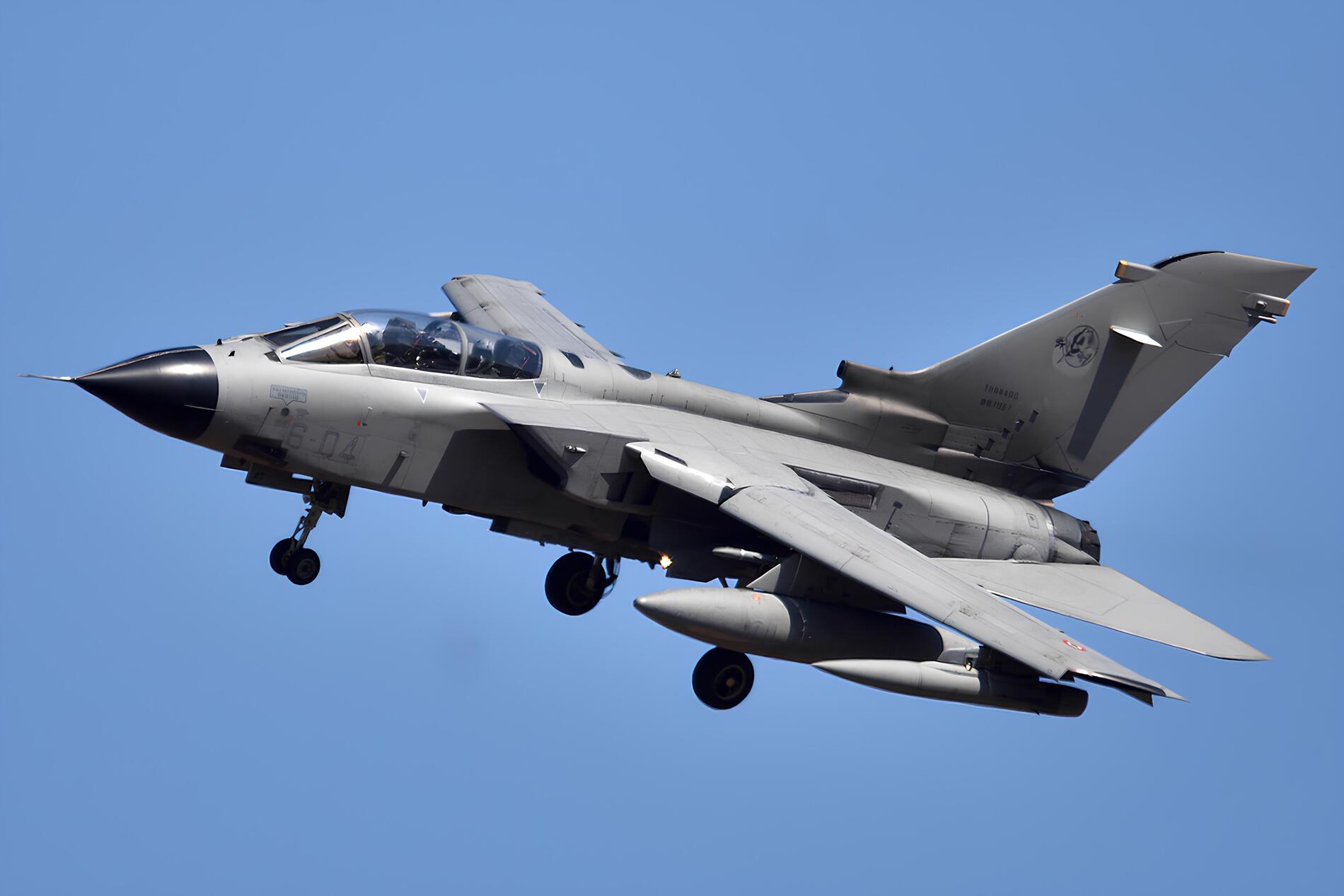 MM7057 6 04 TORNADO IDS 01 2 3