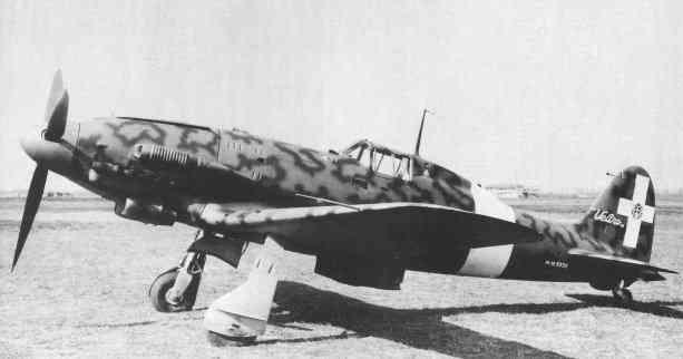 A Macchi C.205V equipped with a North Africa dust filter, similar to the one flow by Angelo Zaccaria.