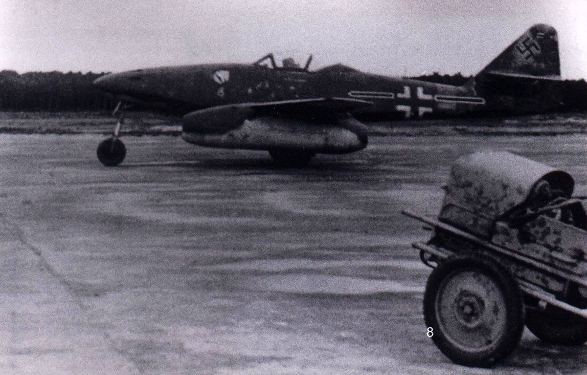 Pima Air and Space Museum Restores a Bf 109 F-4 and Builds an Me 262 21 Messerschmitt Me 262A1a Stab II.JG7 Geschwaderkommodore Theo Weissenberger Green 4 Germany 1945 02 e1770565636216