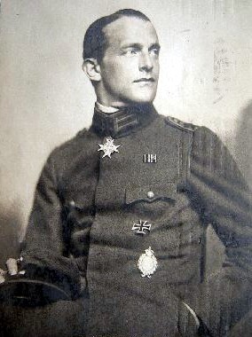 Aces of War: Carl Menckhoff - The Knight of the Albatros 16 Nicola Perscheid Karl Menckhoff