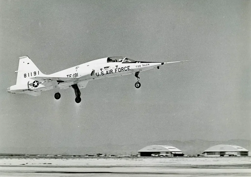Northrop YT 38 05 NO 58 1191 first flight at Edwards AFB 10 April 19671.jpg