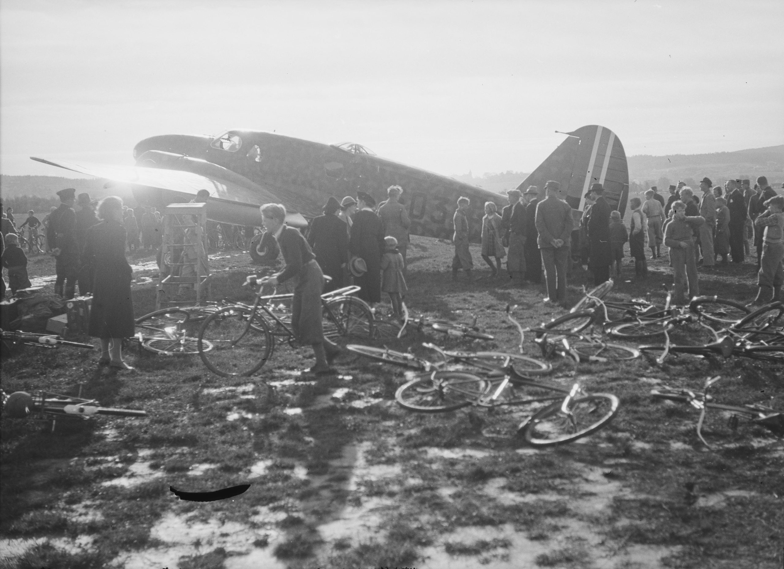 Norwegians citizens examine the newly arrived Caproni Ca.310 LN 503 Norwegian National Library 1 scaled