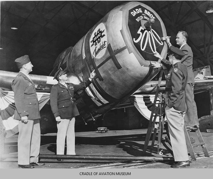 Inside the Engineering of the Republic P-47 Thunderbolt 29 P 47DTen Grand 10000th Thunderbolt manufactured at Republic Aviation Corp. Farmingdale