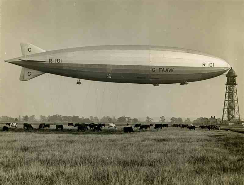 R101 at the mooring mast at Cardington