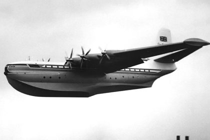 Saunders Roe S.45 Princess G-ALUN flypast at the Farnborough SBAC Show