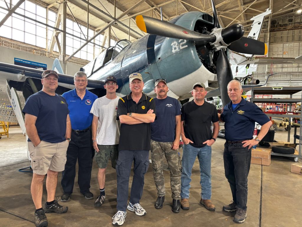 Sb2C Helldiver Crew