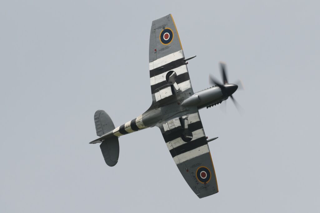 Spitfire XIV RM927 invasion stripes 7D2 3305