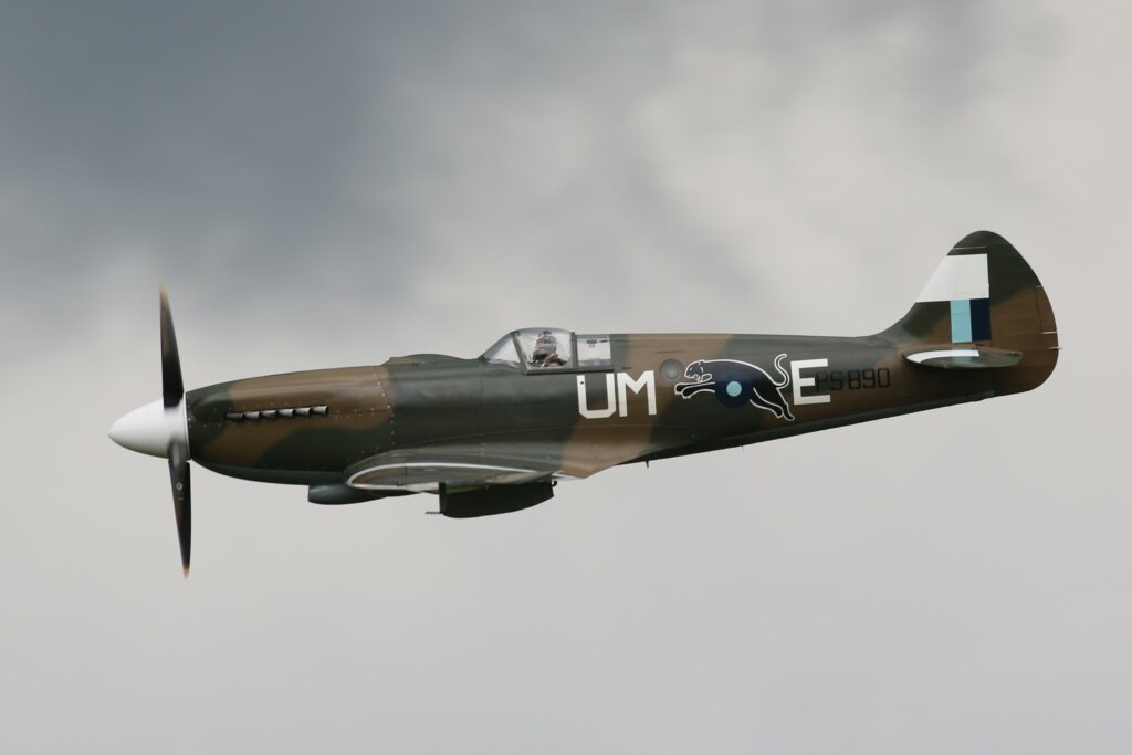 Spitfire XIX 7D2 2584