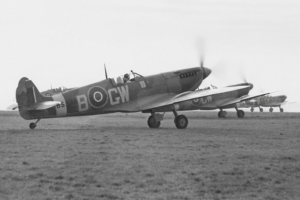 Supermarine Spitfire Mk.IX BS548 Completes First Flight at Duxford, Becoming Australia’s First Two-Seat Spitfire 16 Supermarine Spitfire Mk.IX BS548 Nears First Flight at Duxford Set to Become Australias First Two Seat Spitfire 340 Sqn in 1942