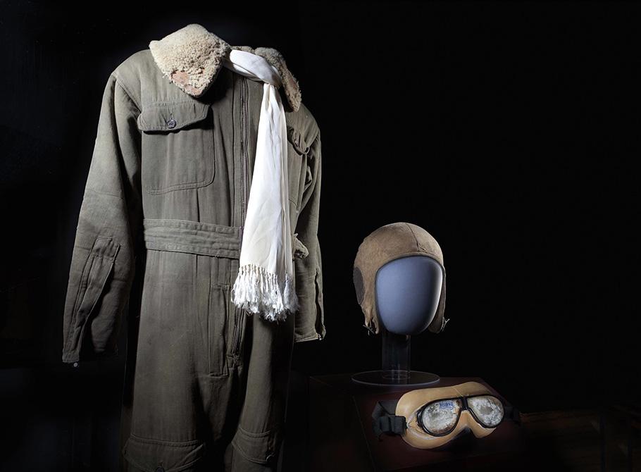 The flightsuit helmet and goggles Chauncy Spencer wore during his and White s 1939 roundtrip between Chicago and Washington D.C. Smithsonian Photo by Eric Long