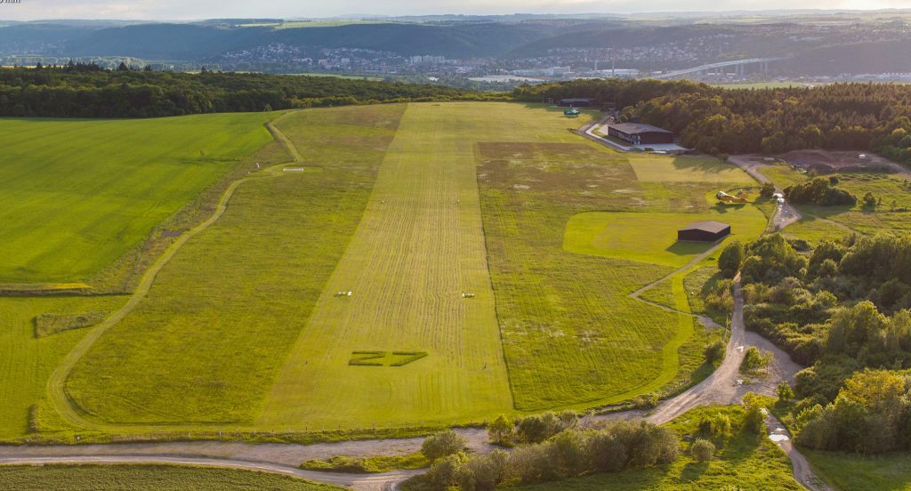 Tocna Airport Letiště Točná