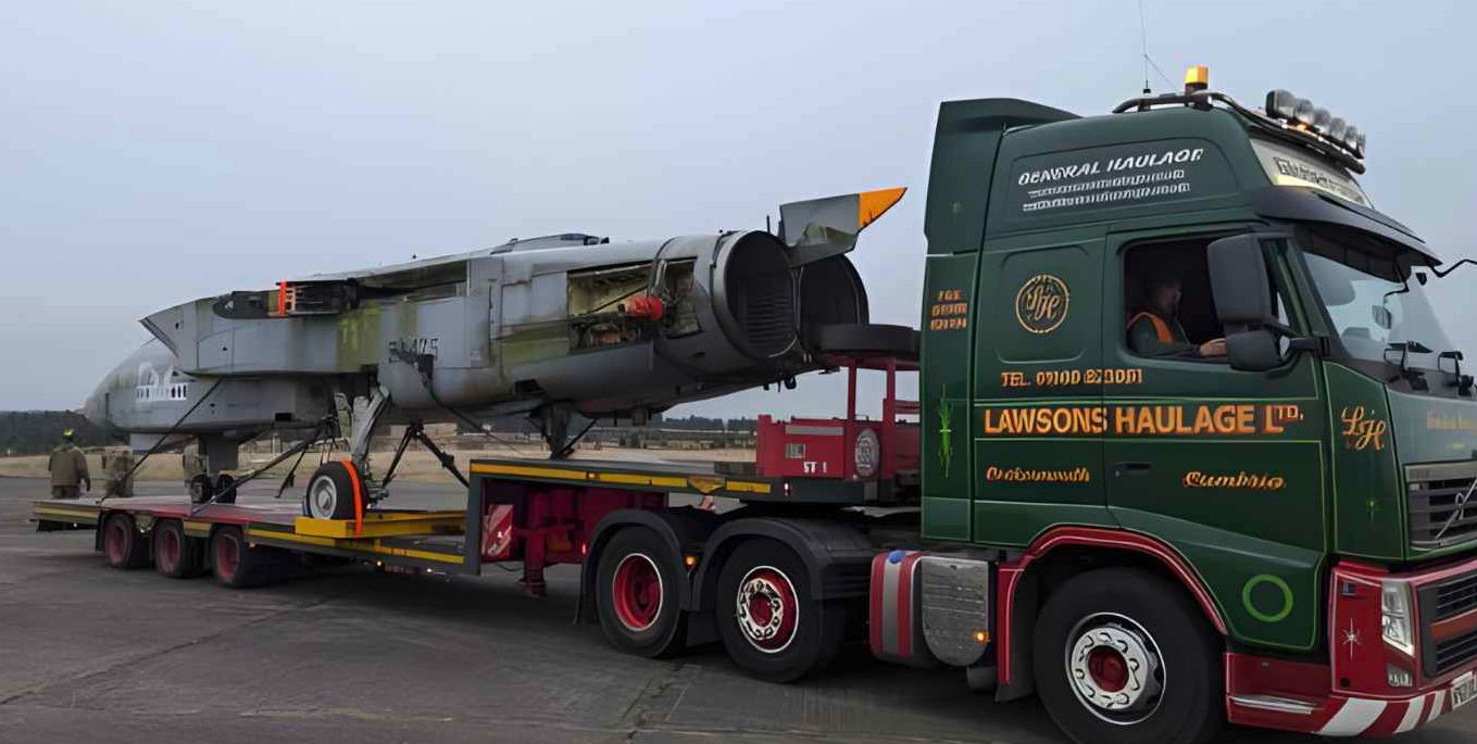 Tornado ZA475 fuselage on a trailer 1