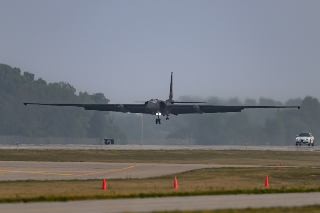 U2 landing with Chase Car AirVenture 2023