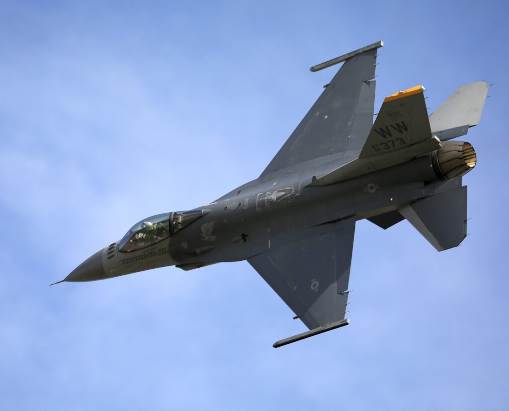 The USAF's F-16 will once again thunder through the Wanaka skies this Easter. [Photo via Warbirds Over Wanaka}