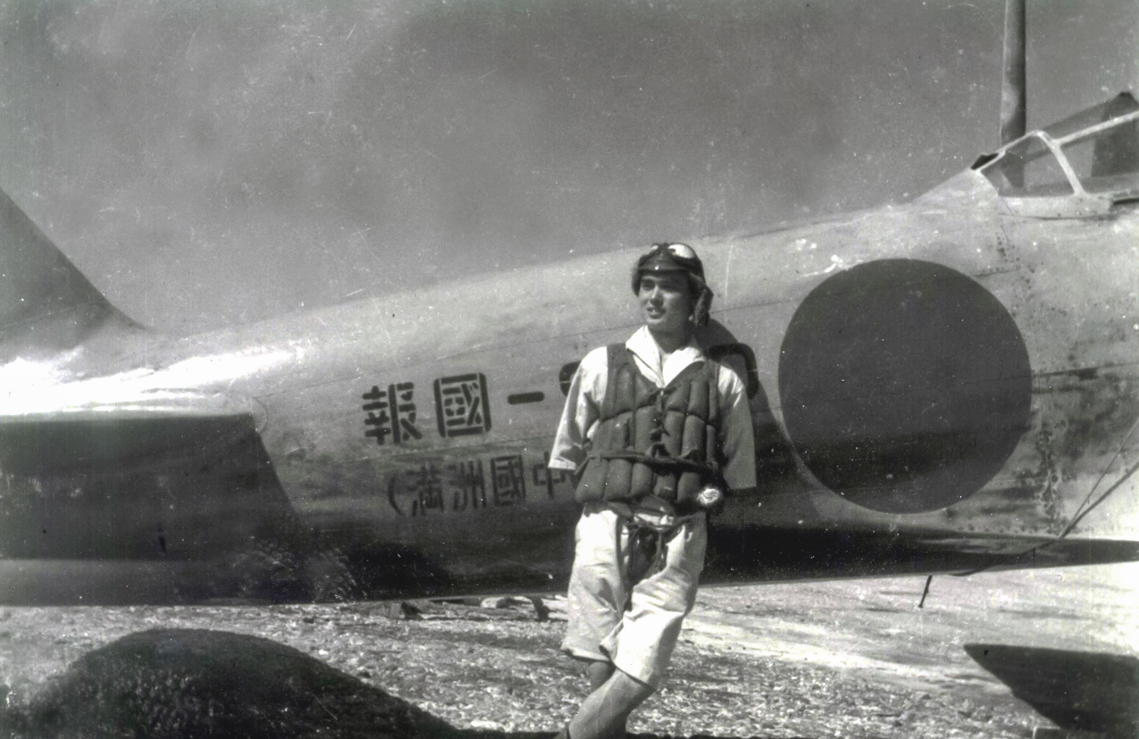 W2Pp57d Japanese pilot poses by Zero fighter via Don Troiani collectionsmall