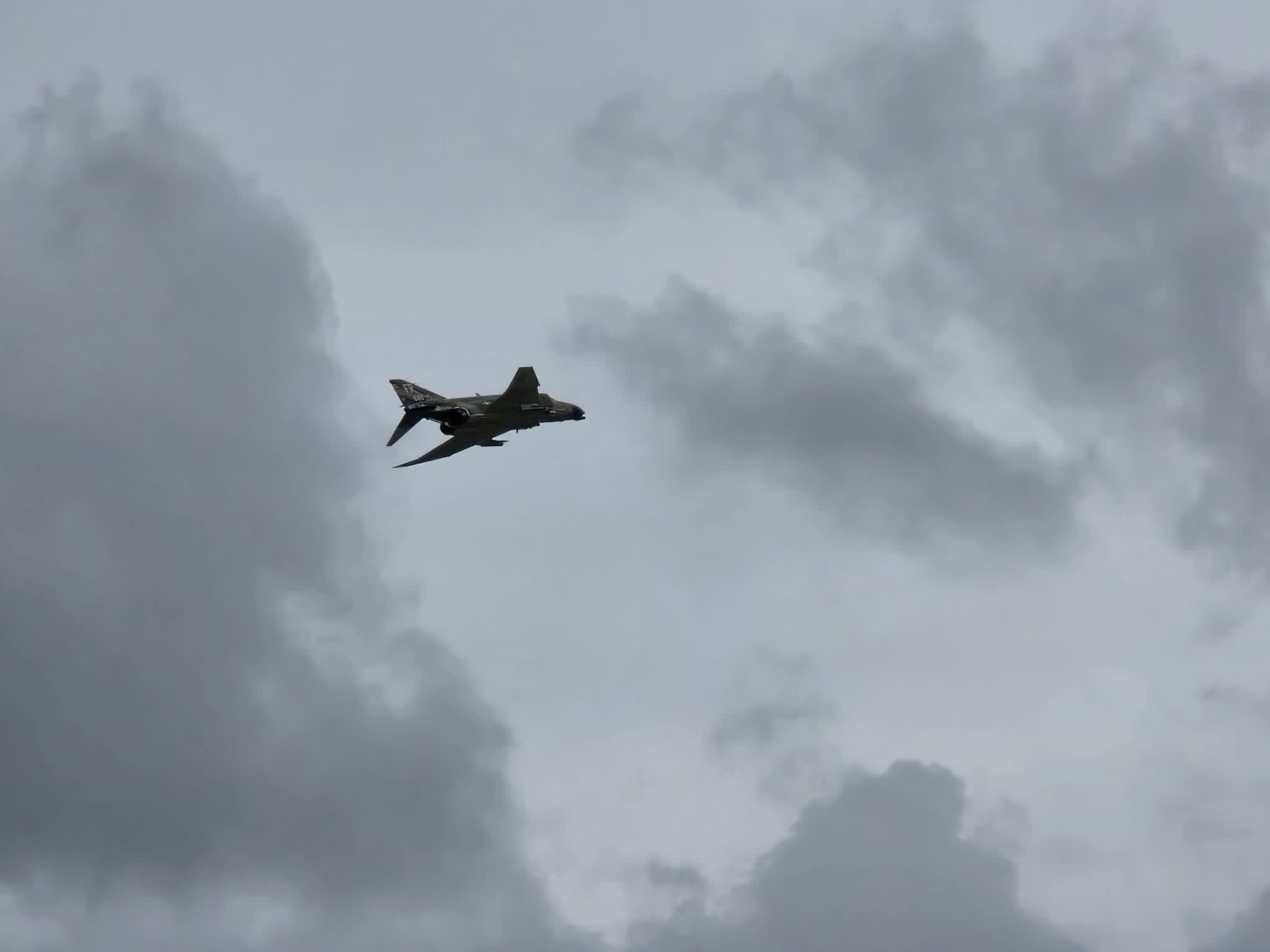 World’s Only Civilian F-4 Phantom II Takes to the Skies Again 11 Worlds Only Civilian F 4 Phantom II Takes to the Skies Again take off