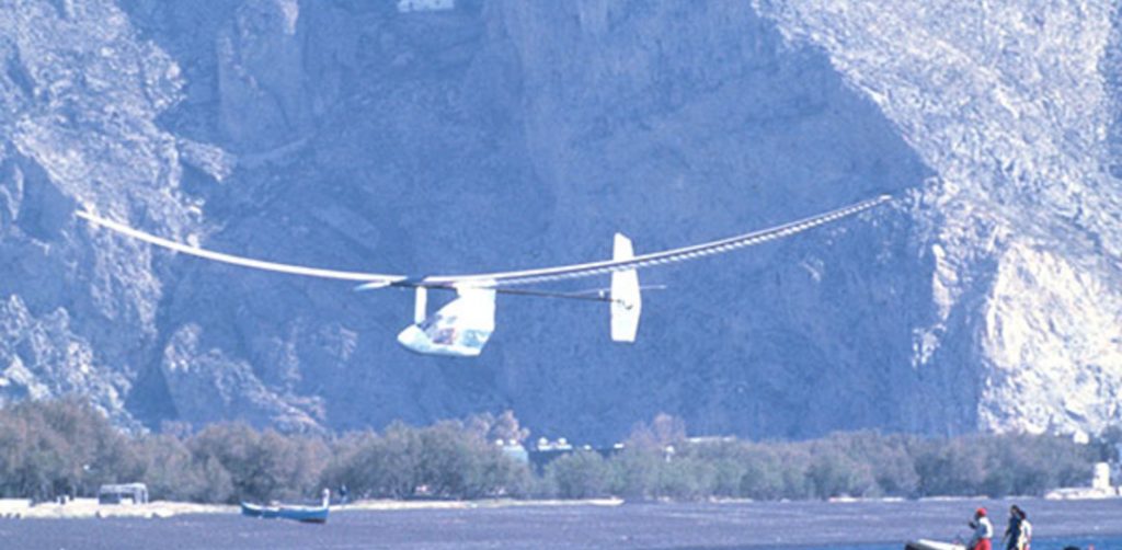 Flight Test Files: MIT Daedalus - The 72-Mile Marathon in the Sky 18 daedalus arrives santorini