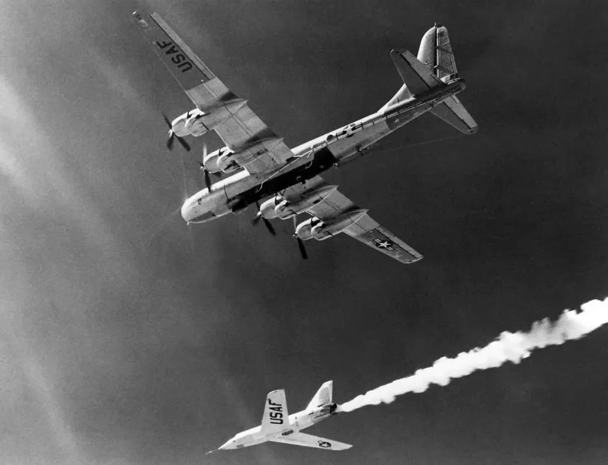 The Bell Aircraft Company X-2 Starbuster (46-674) drops away from its Boeing B-50 mothership.