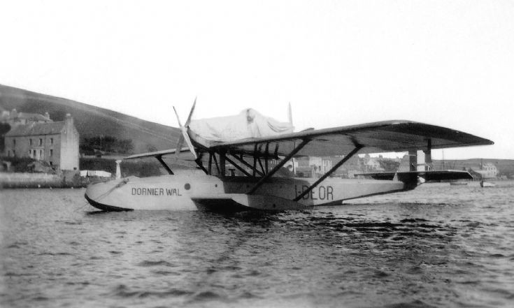 Douglas World Cruiser Replica Makes Oshkosh Debut 24 i deor