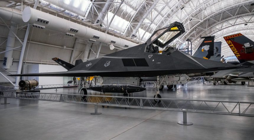 lockheed f 117 nighhawk the overachiever