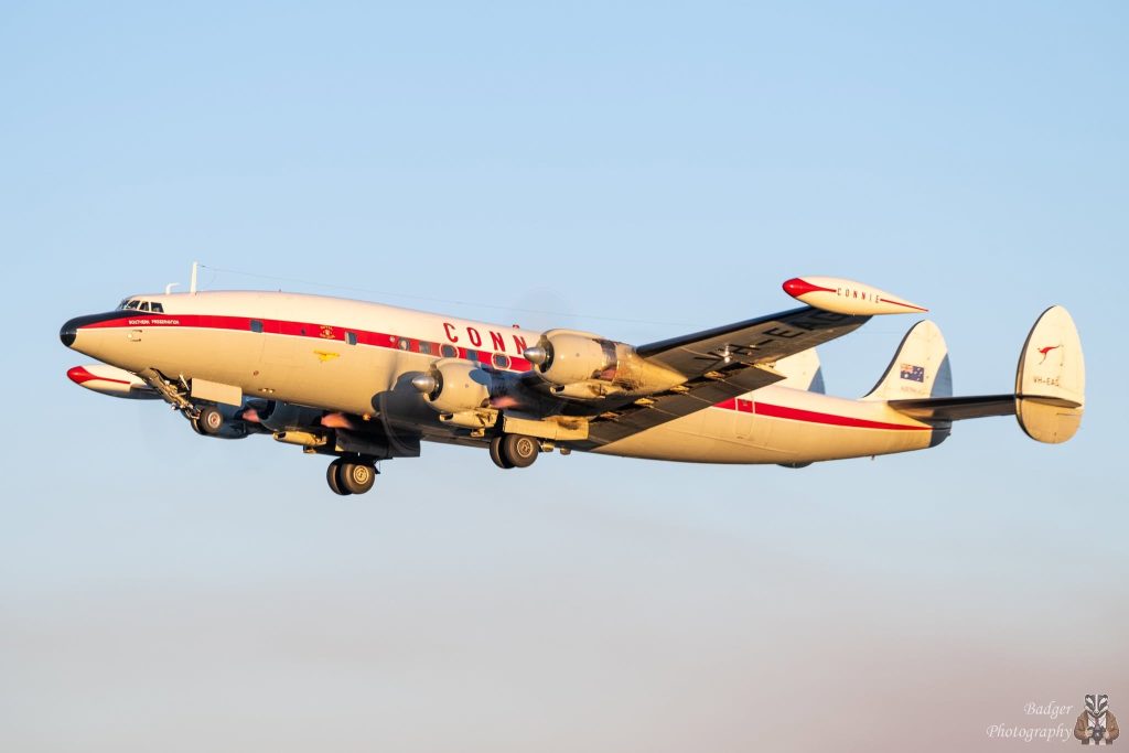 てつさん予定 Aviationtag 元米空軍Lockheed L-1049 World's Only Flying Lockheed L-1049 Super Constellation Grounds
