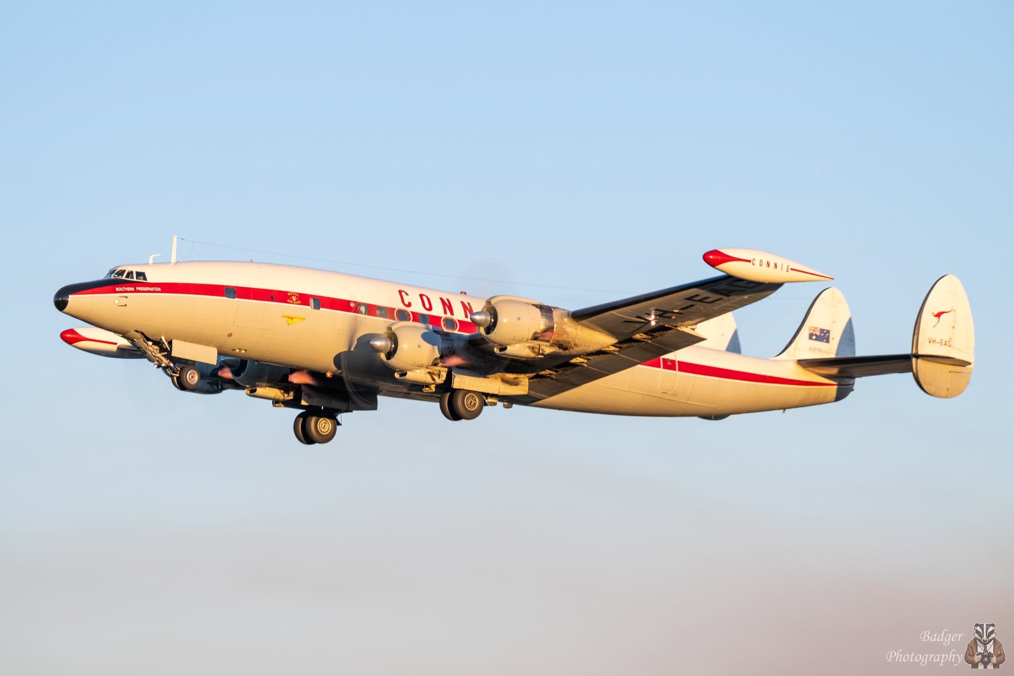 てつさん予定 Aviationtag 元米空軍Lockheed L-1049 World's Only Flying Lockheed L-1049 Super Constellation Grounds