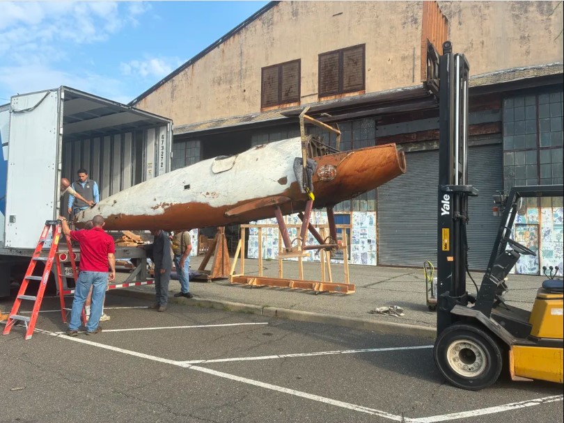 oriole being unloaded 2