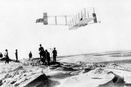orville wright making a record flight in north carolina in 1911