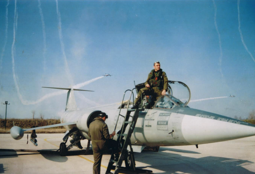 The Man Inside the Missile: Piercarlo Ciacchi and the F-104 Starfighter 18 piercarlo ciacchi 104 a rivolto mentre le frecce stavano facendo addestramento