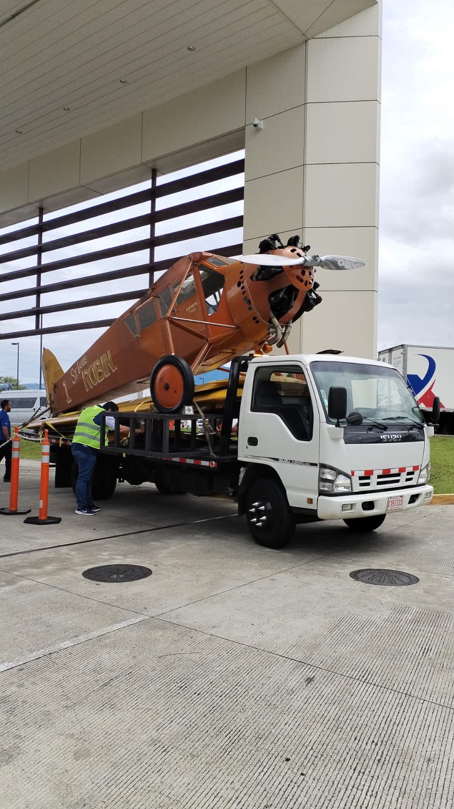 replica of the historic Curtiss Robin Espíritu Tico