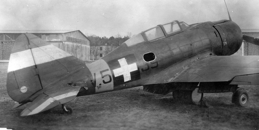 repuloter 1944. aprilis 13. kass ferenc ormester legiharcban megserult mavag heja ii. vadaszrepulogepe. fortepan 9233