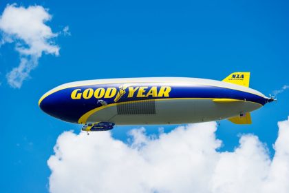 wingfoot one in flight at oshkosh