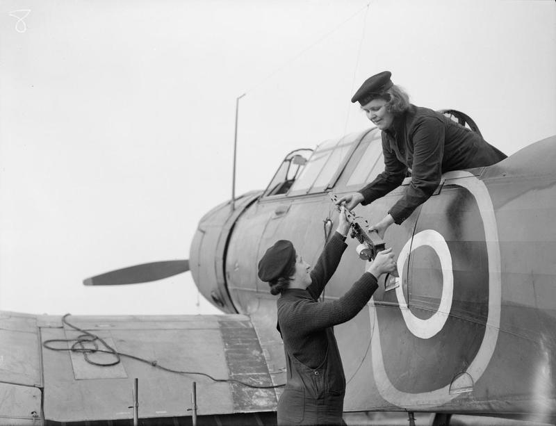 wrens Do Maintenance work at Naval Air Station Stretton Lancs. A15143