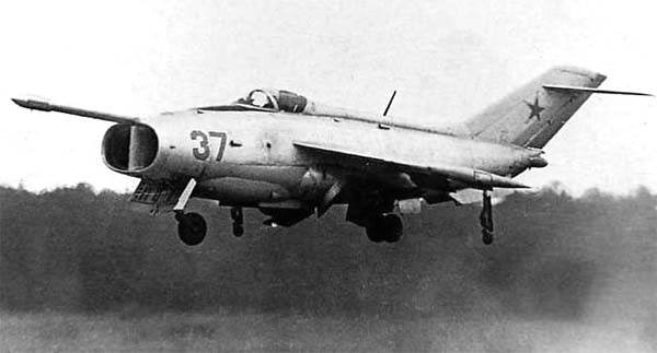 Grounded Dreams: Yakovlev Yak-36 - The Soviet Jump Jet That Defied Gravity 17 yak36 2
